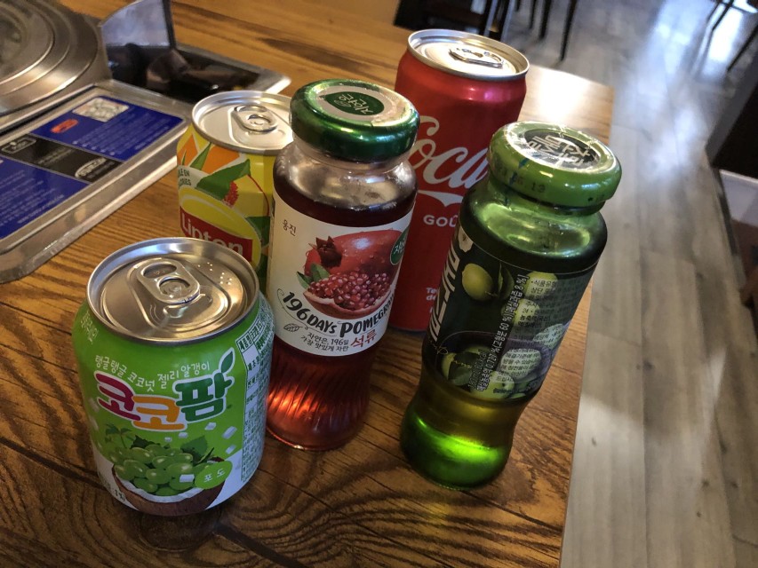 Jus de fruit coréen ( grenadine, coco, raisin, prune) •Coca, ICE team.